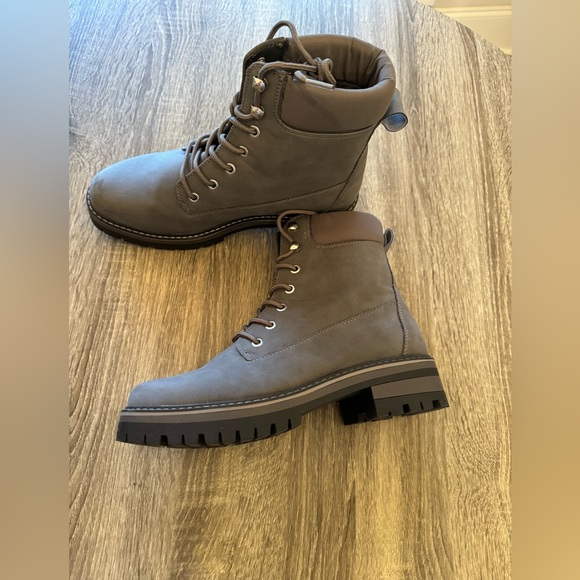 Women boots - Picture 2 of 4